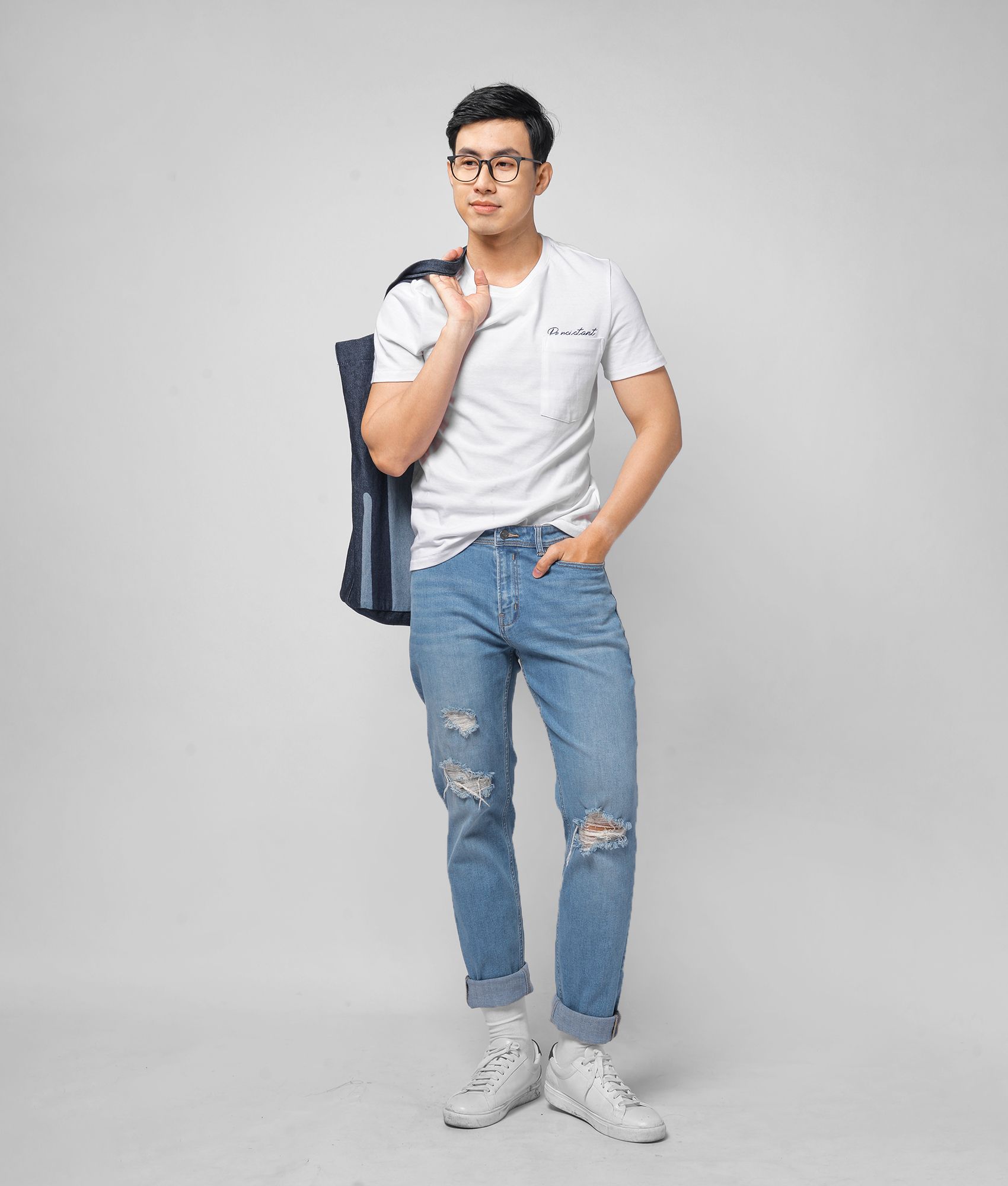 Quần jean rách gối form slim - 10F20DPA028