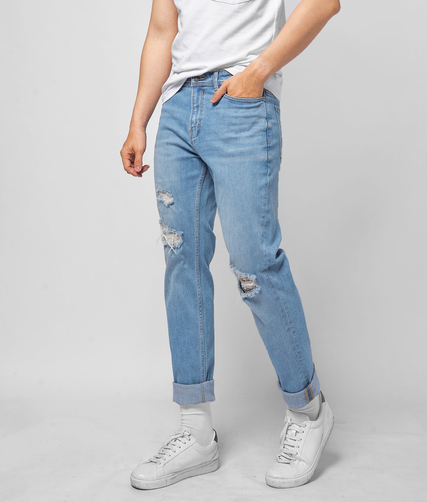 Quần jean rách gối form slim - 10F20DPA028