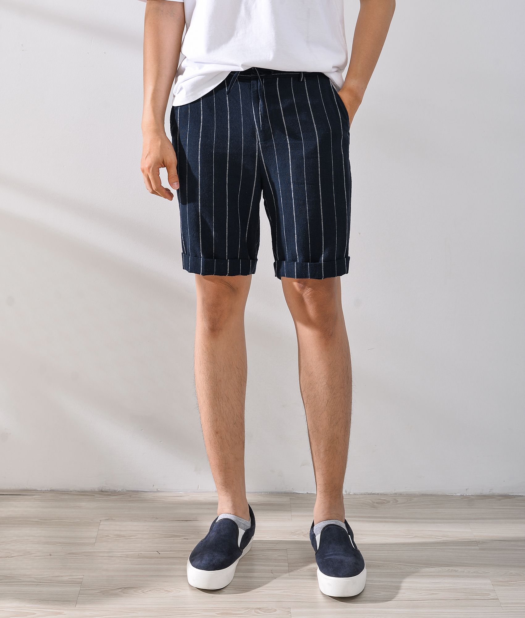Quần short kẻ sọc linen - 10S20PSH004