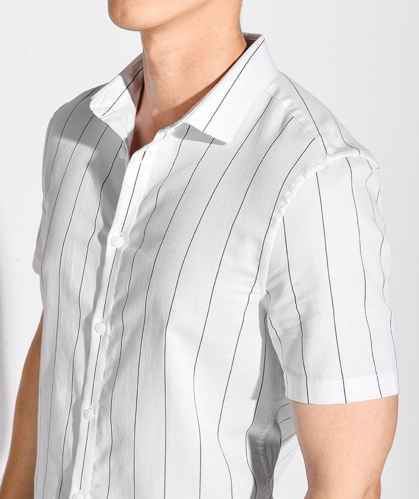 Áo Sơ Mi Nam Ngắn Tay Kẻ Sọc Form Fitted 10S20SHS007