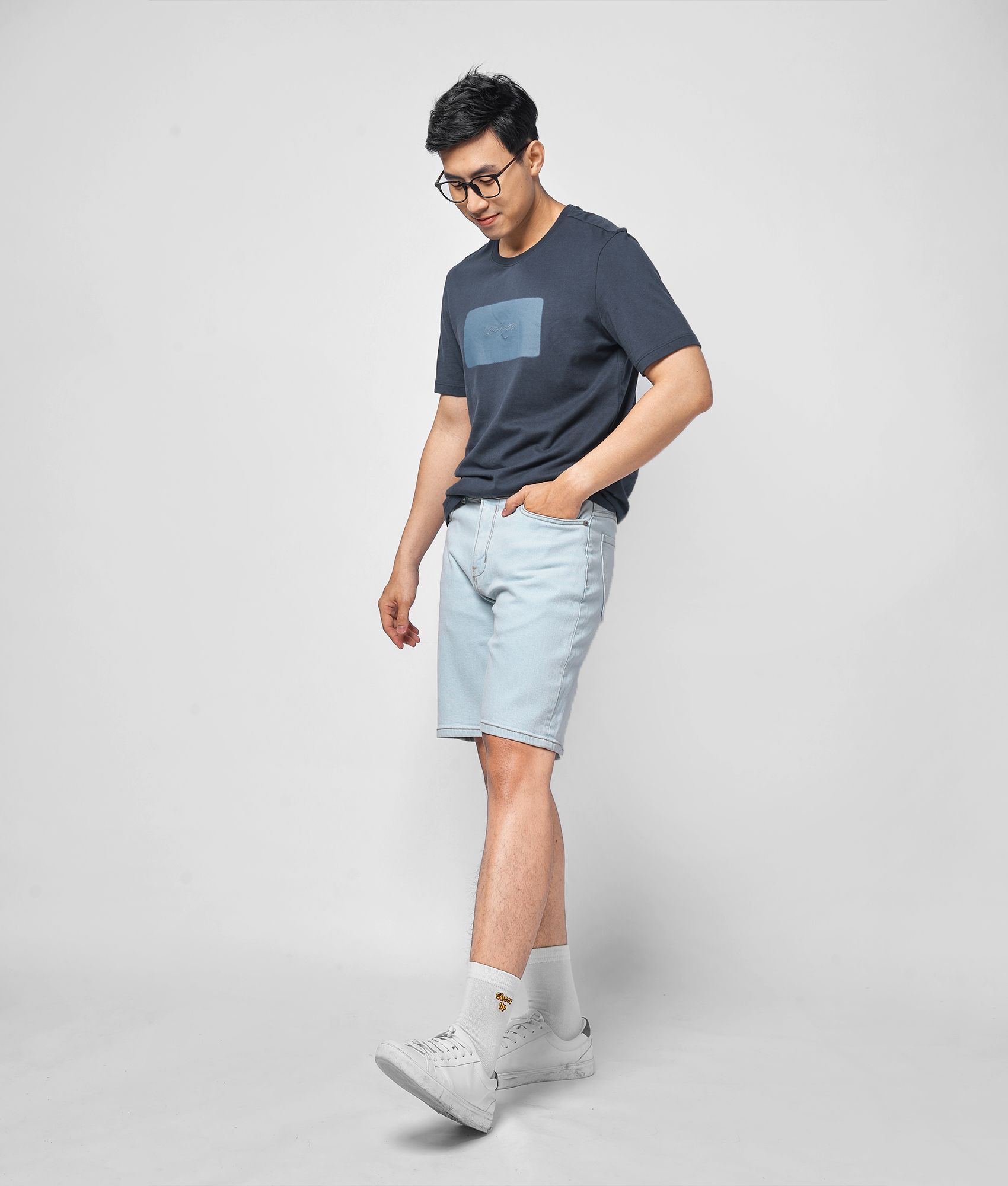 Quần short jean trơn form straight - 10S20DPS004