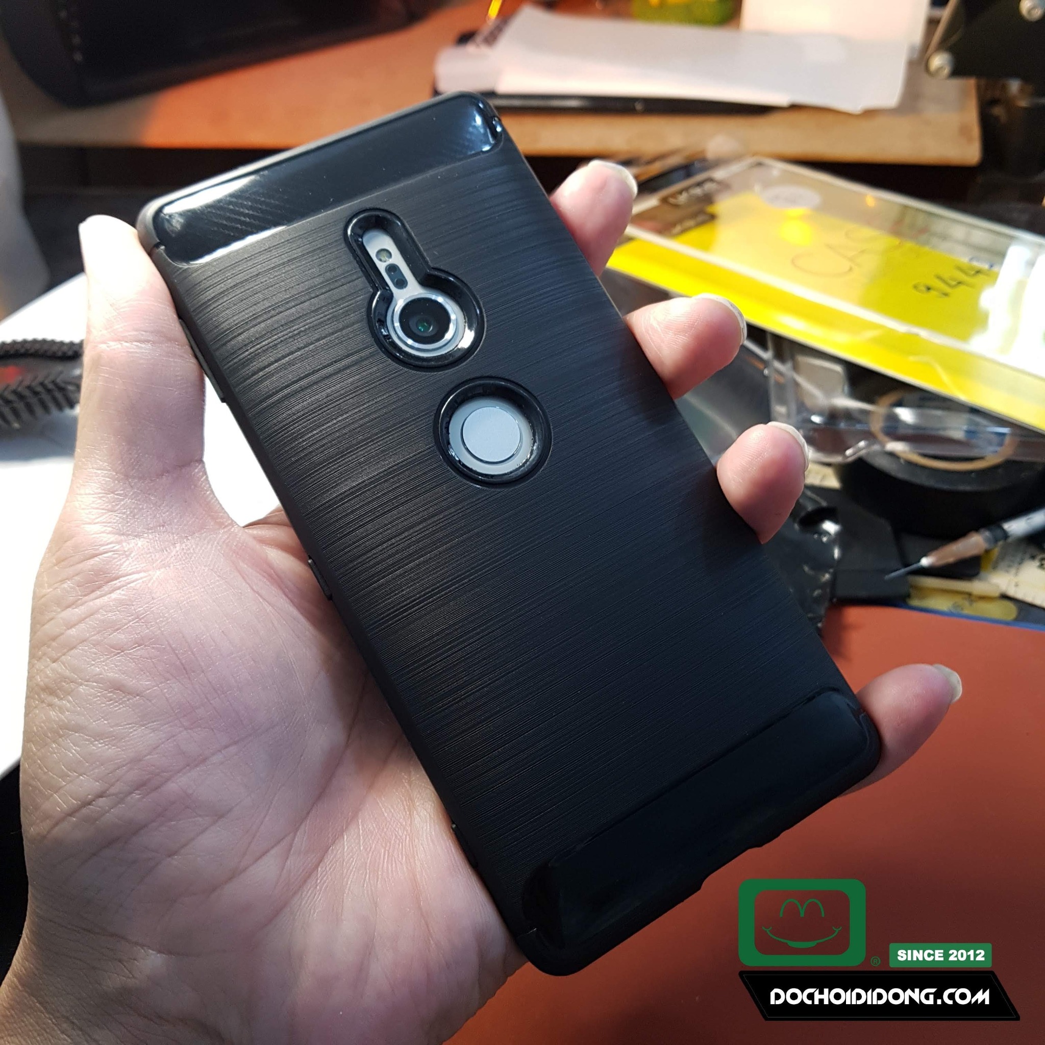 Ốp Lưng Sony XZ2 Likgus Dẻo Sọc Kim Loại Chống Sốc