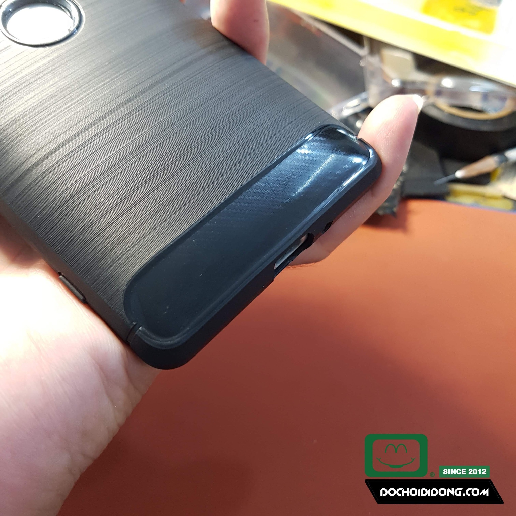 Ốp Lưng Sony XZ2 Likgus Dẻo Sọc Kim Loại Chống Sốc