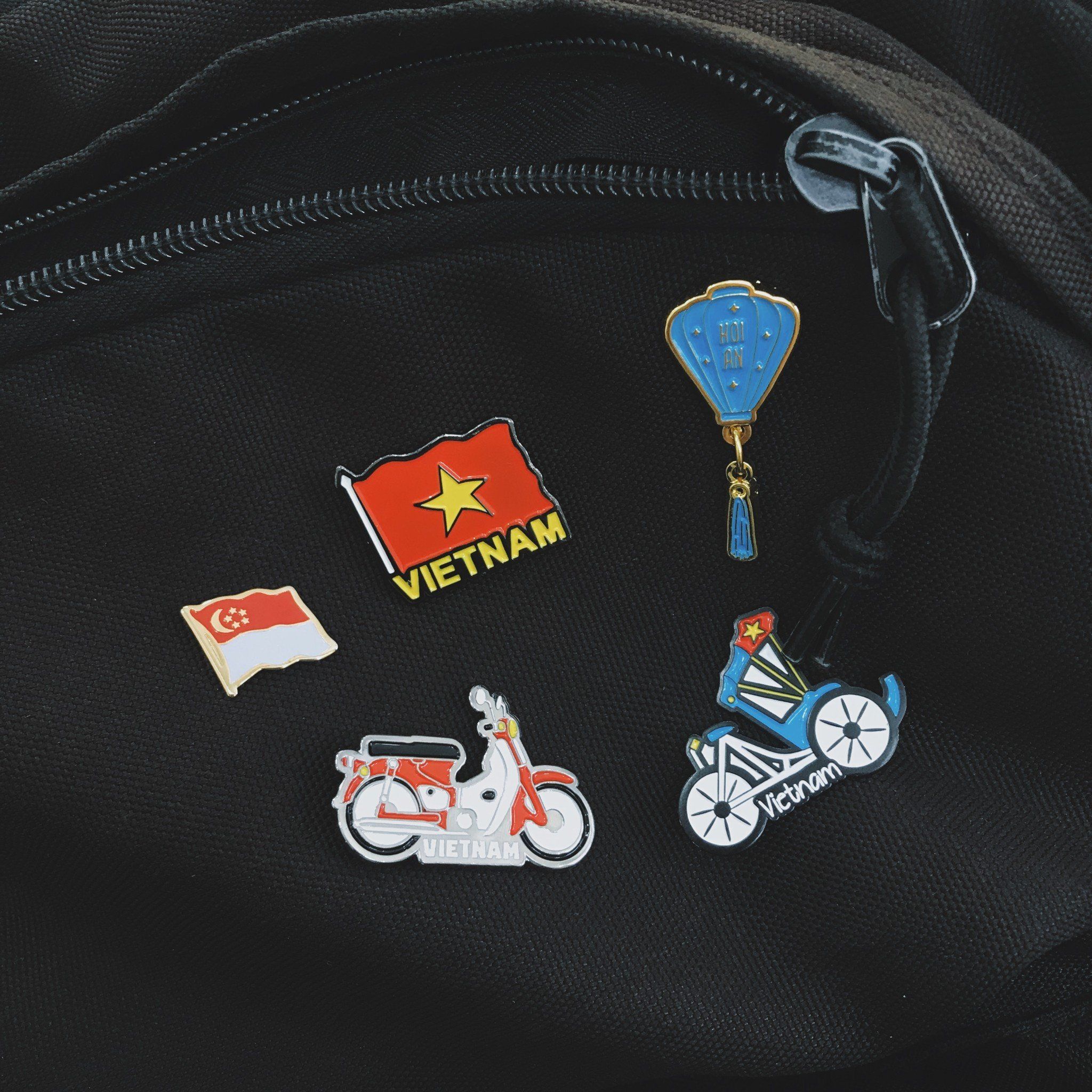 Huy hiệu Cài Áo Kim Loại (Enamel Pin) Saigonir Hình Đèn Lồng Hội An Quà Lưu Niệm Việt Nam