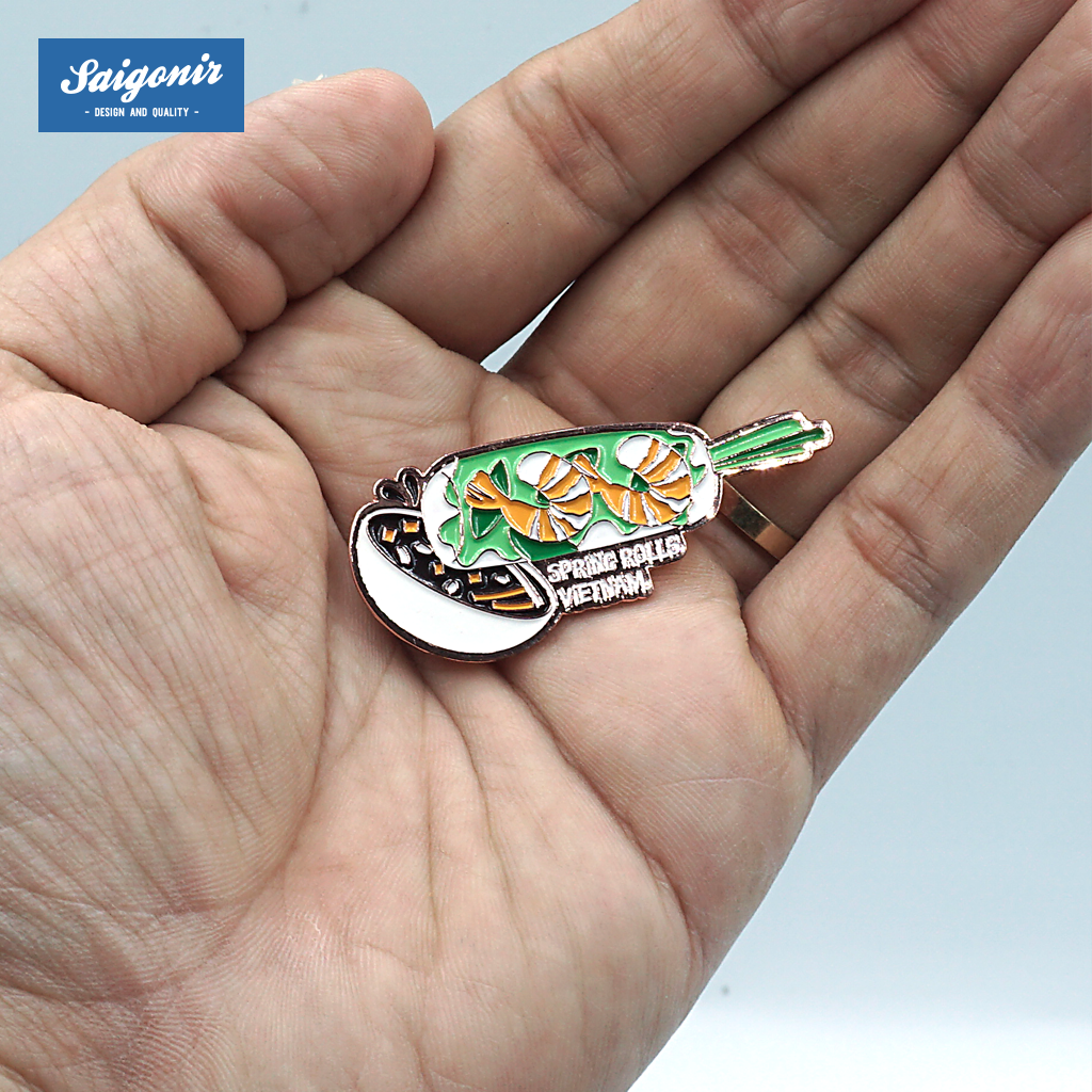 Huy Hiệu Cài Áo Kim Loại Enamel Pin Saigonir Hình Gỏi Cuốn Quà Lưu Niệm Việt Nam