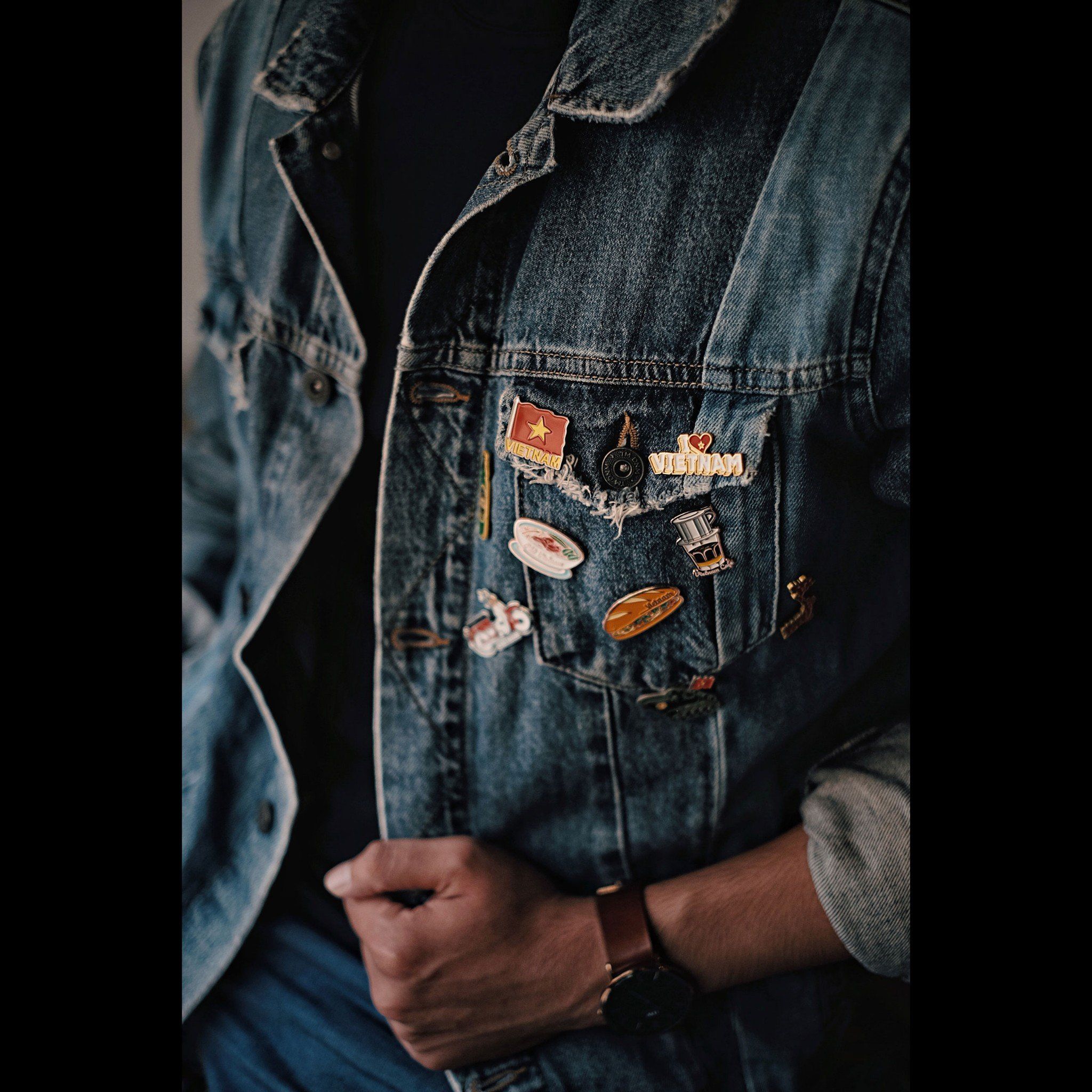 Huy Hiệu Cài Áo Kim Loại Saigonir Enamel Pin Hình