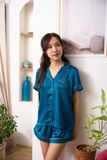 Bộ pyjama ngắn suông lụa satin xanh dương tay ngắn có viền