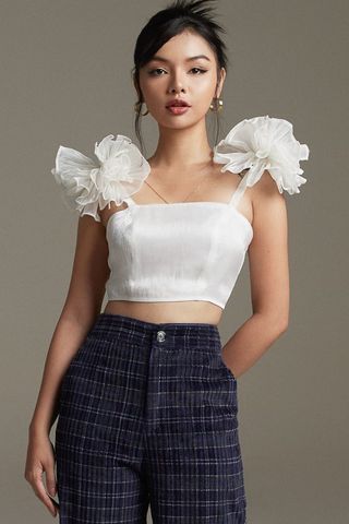 Áo croptop ôm voan dây phối bèo vai