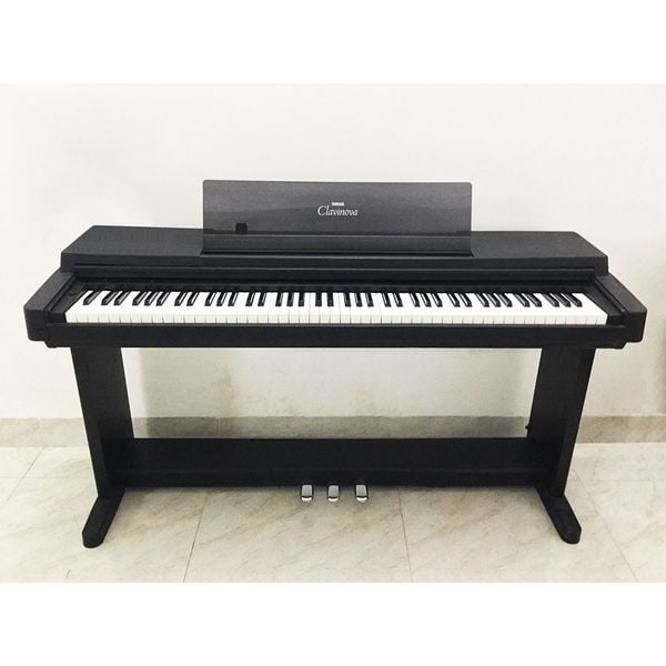 n Piano i n Yamaha CLP 650 Piano BT