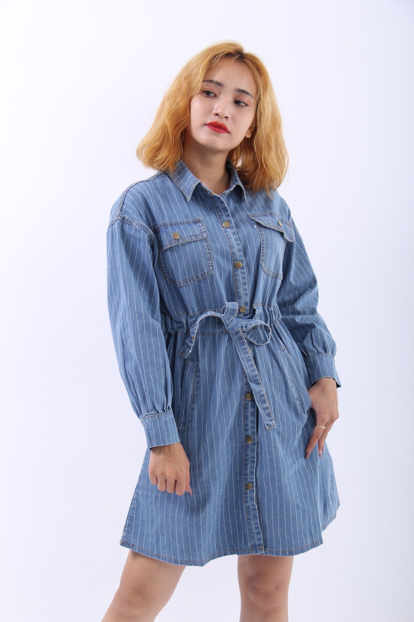Đầm jean cổ sơ mi thắt eo - Màu xanh dương