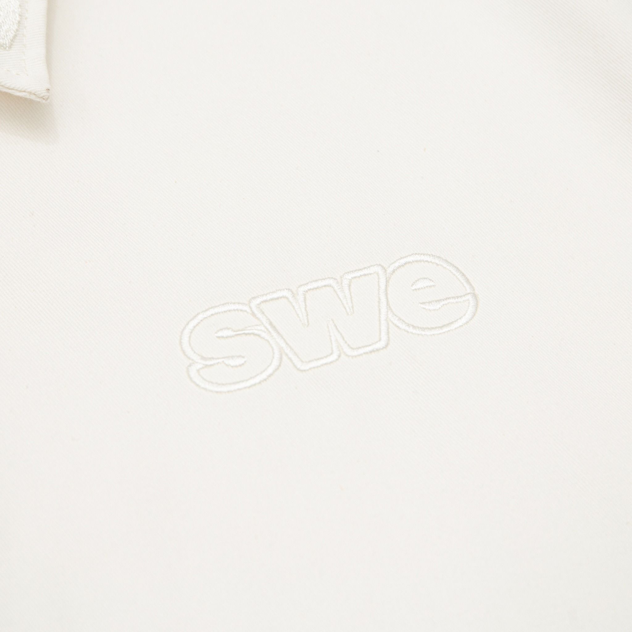 SWE RED BUTTON SHIRT - OFF WHITE