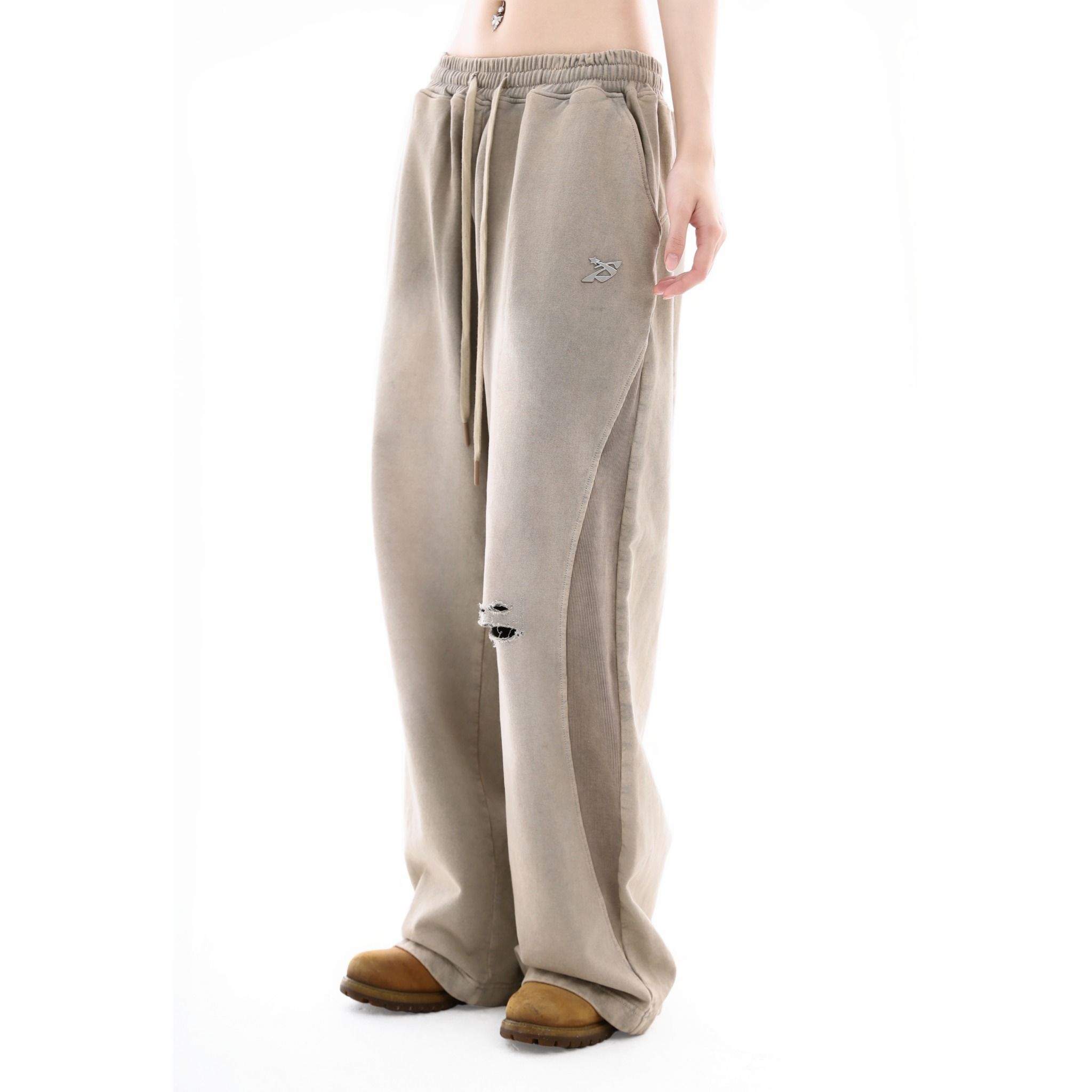 EMBLEM WASHED SWEATPANTS - SAND