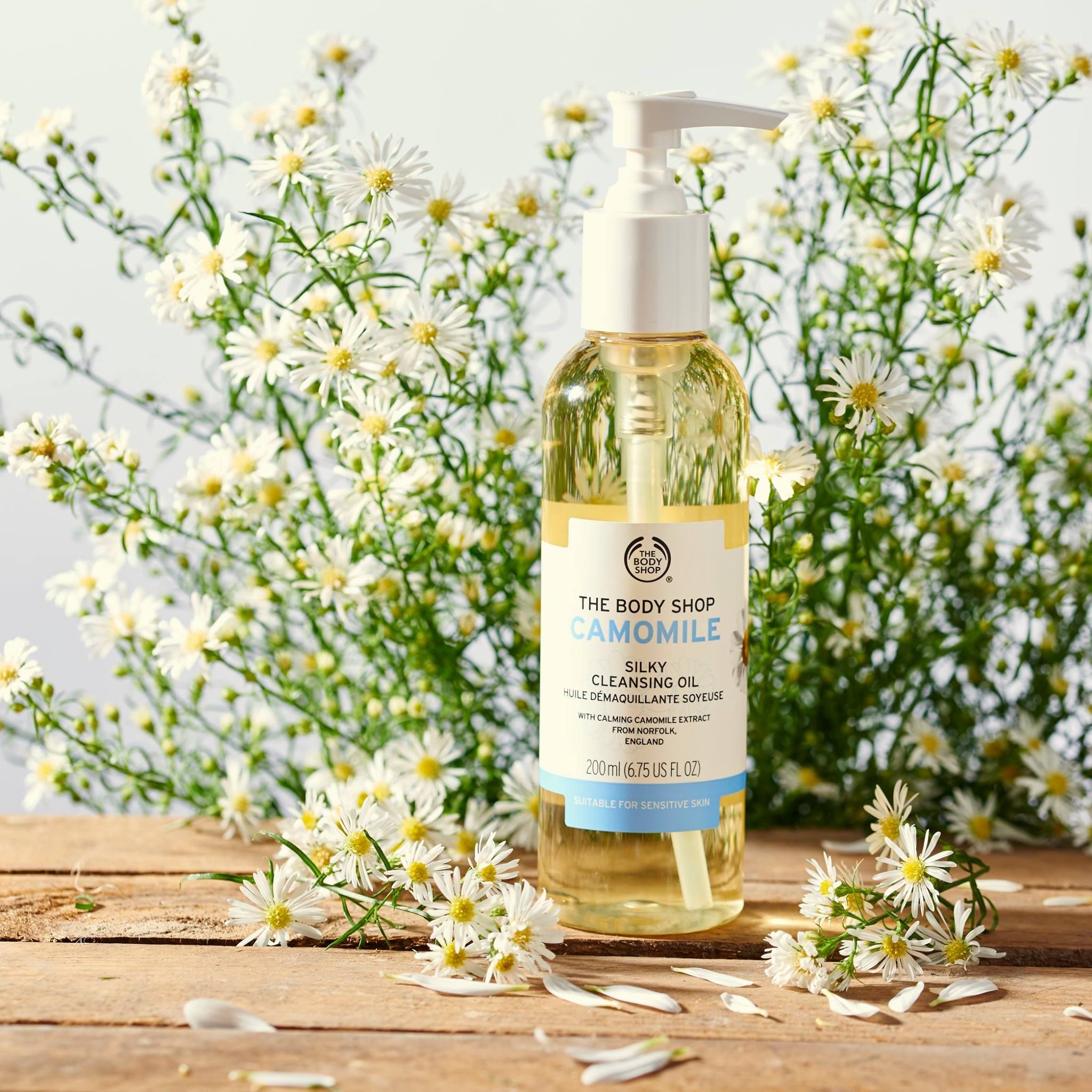 Dầu Tẩy Trang Hoa Cúc The Body Shop Camomile Silky Cleansing Oil 200ml
