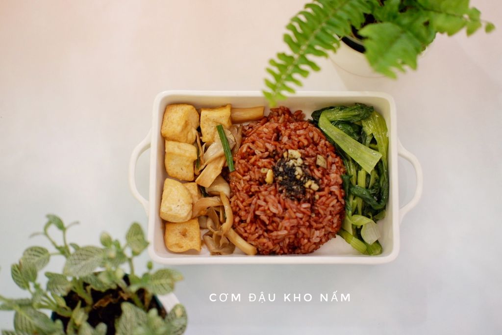 Cơm Lứt - Đậu hũ kho nấm.