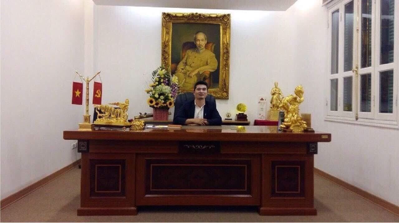Quà Tặng Cột Cờ Mạ Vàng 24K
