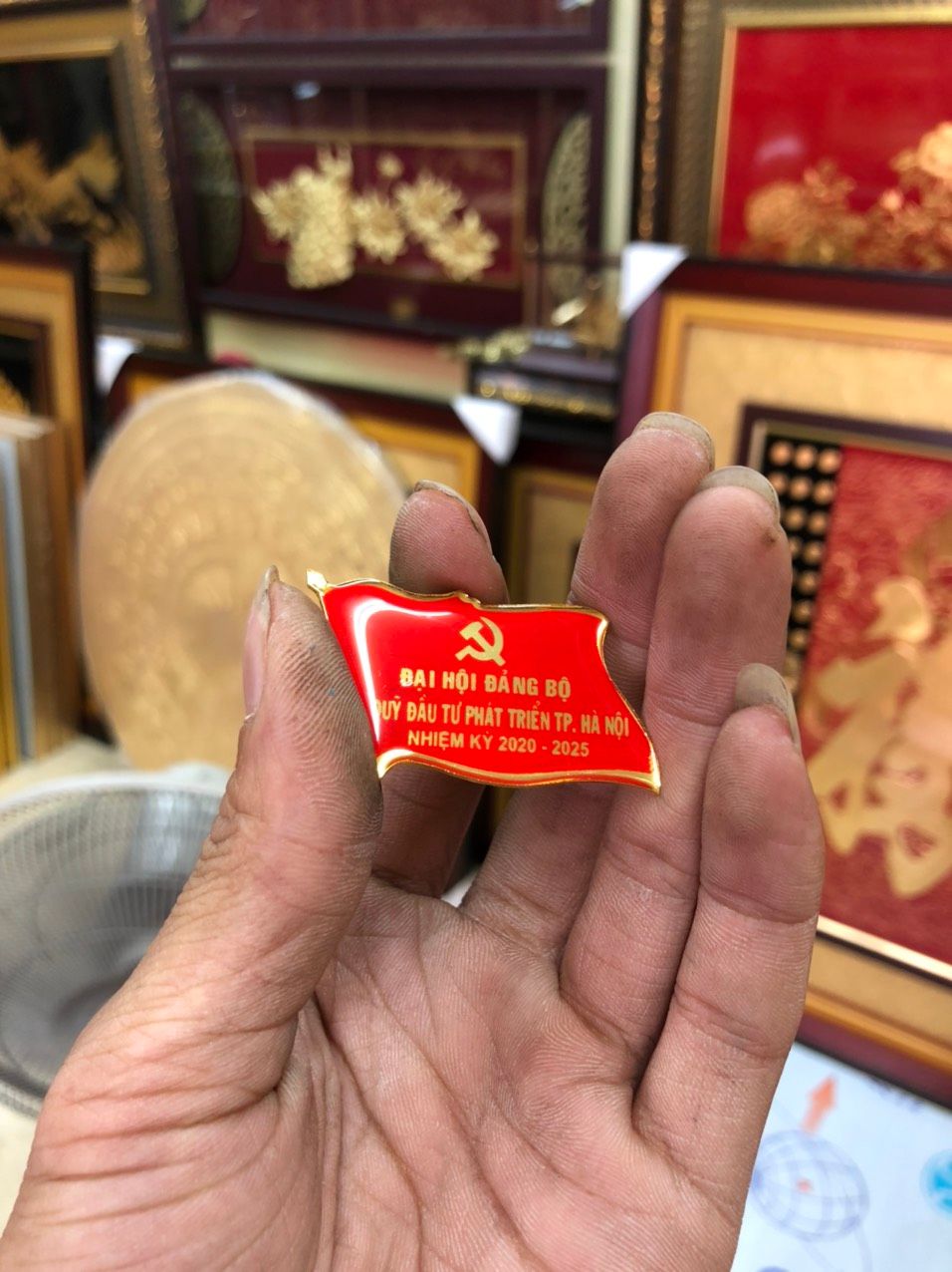 Huy Hiệu Đại Hội Đảng mạ vàng 02