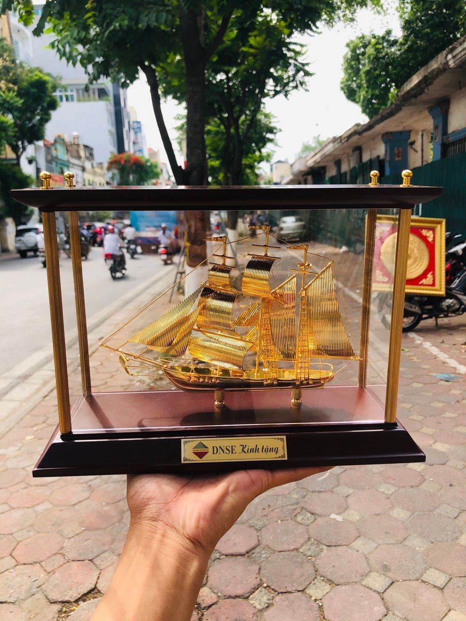 Thuyền Buồm Cột Đồng Mạ Vàng 24K - S03