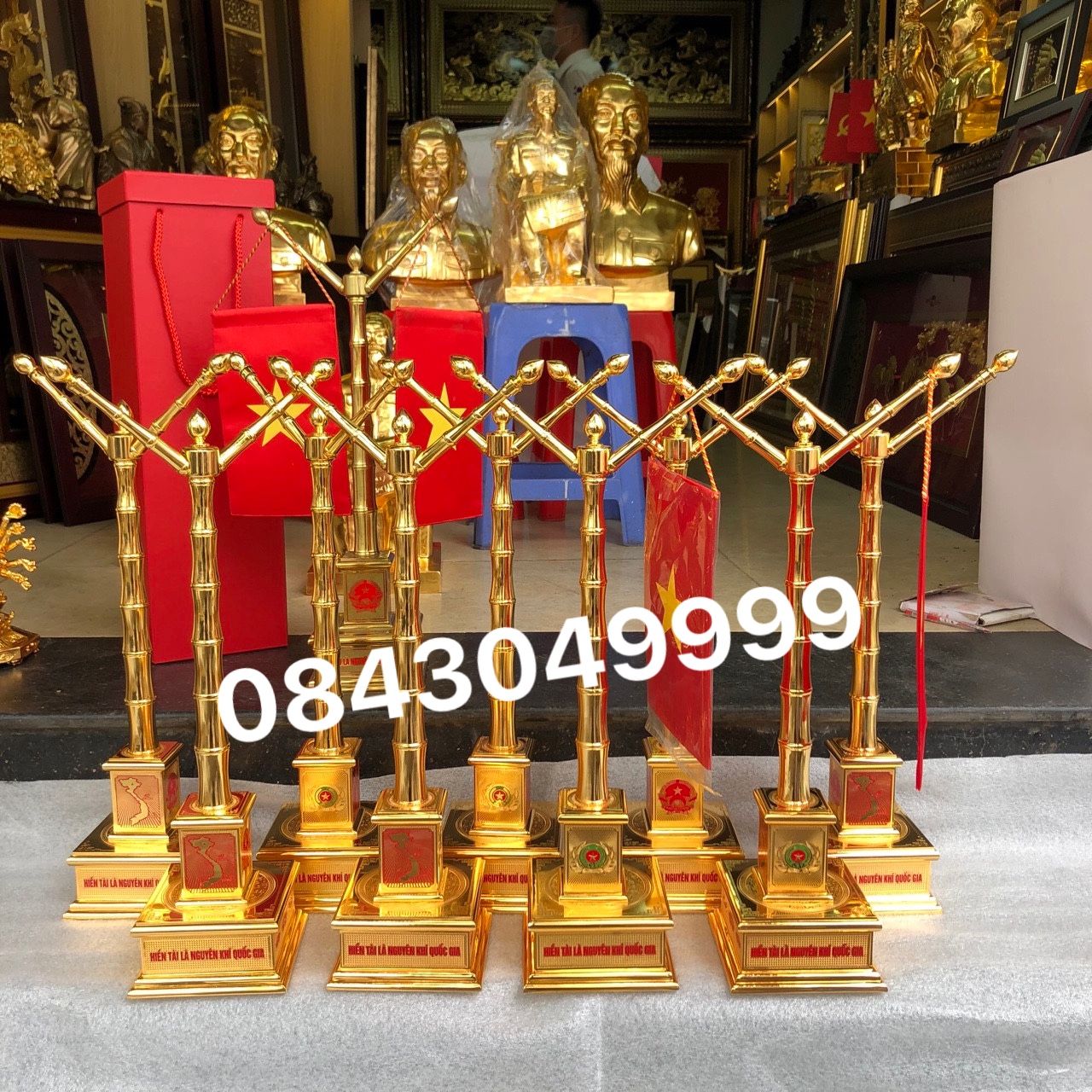 Quà Tặng Cột Cờ Mạ Vàng 24K