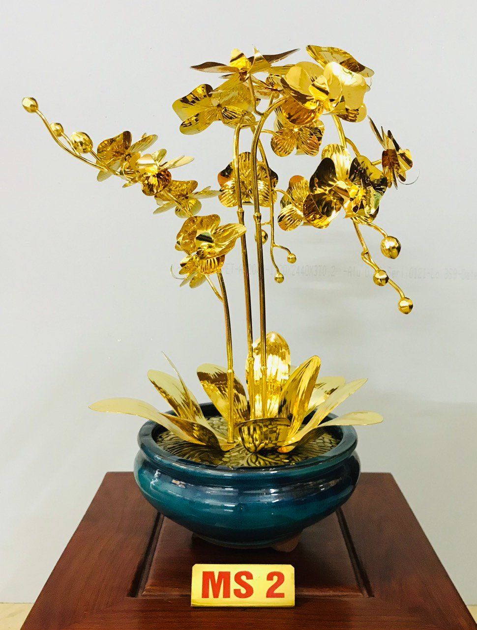 Chậu lan mạ vàng M2