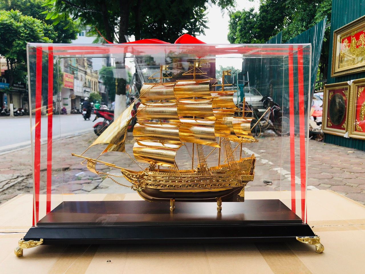 Mô Hình Thuyền Buồm Mạ Vàng 24K - S49