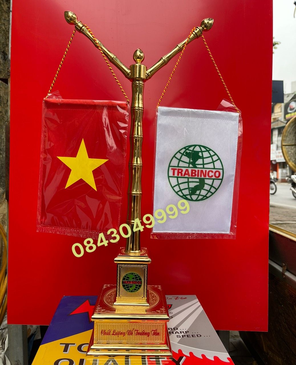 Cột Cờ Mạ Vàng 24K - Giám Đốc Sở Y Tế Tỉnh Quảng Ninh