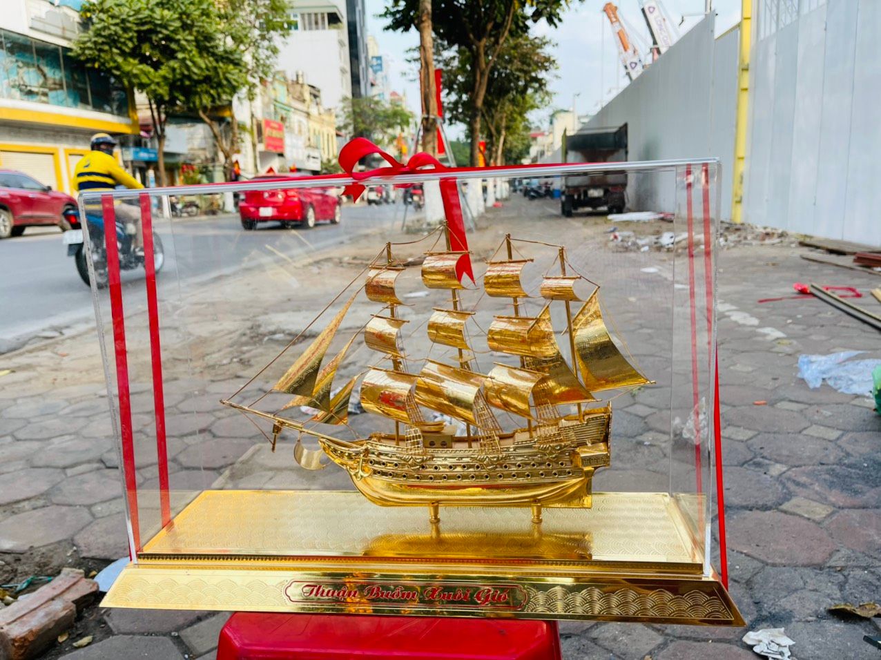 Thuyền Buồm Mạ Vàng 24K Đế Đồng - S46