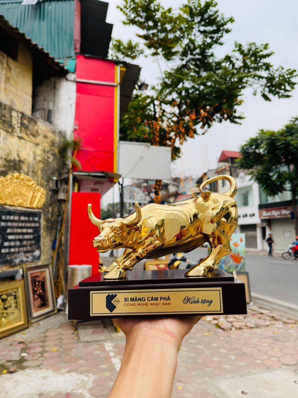 Tượng Trâu Mạ Vàng 24K