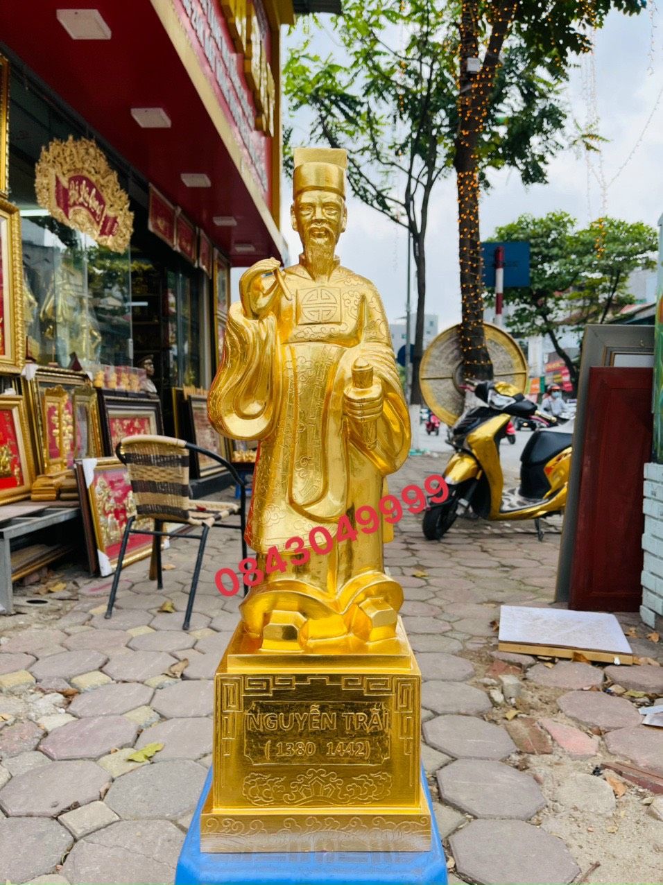 Tượng Nguyễn Trãi Cao 70