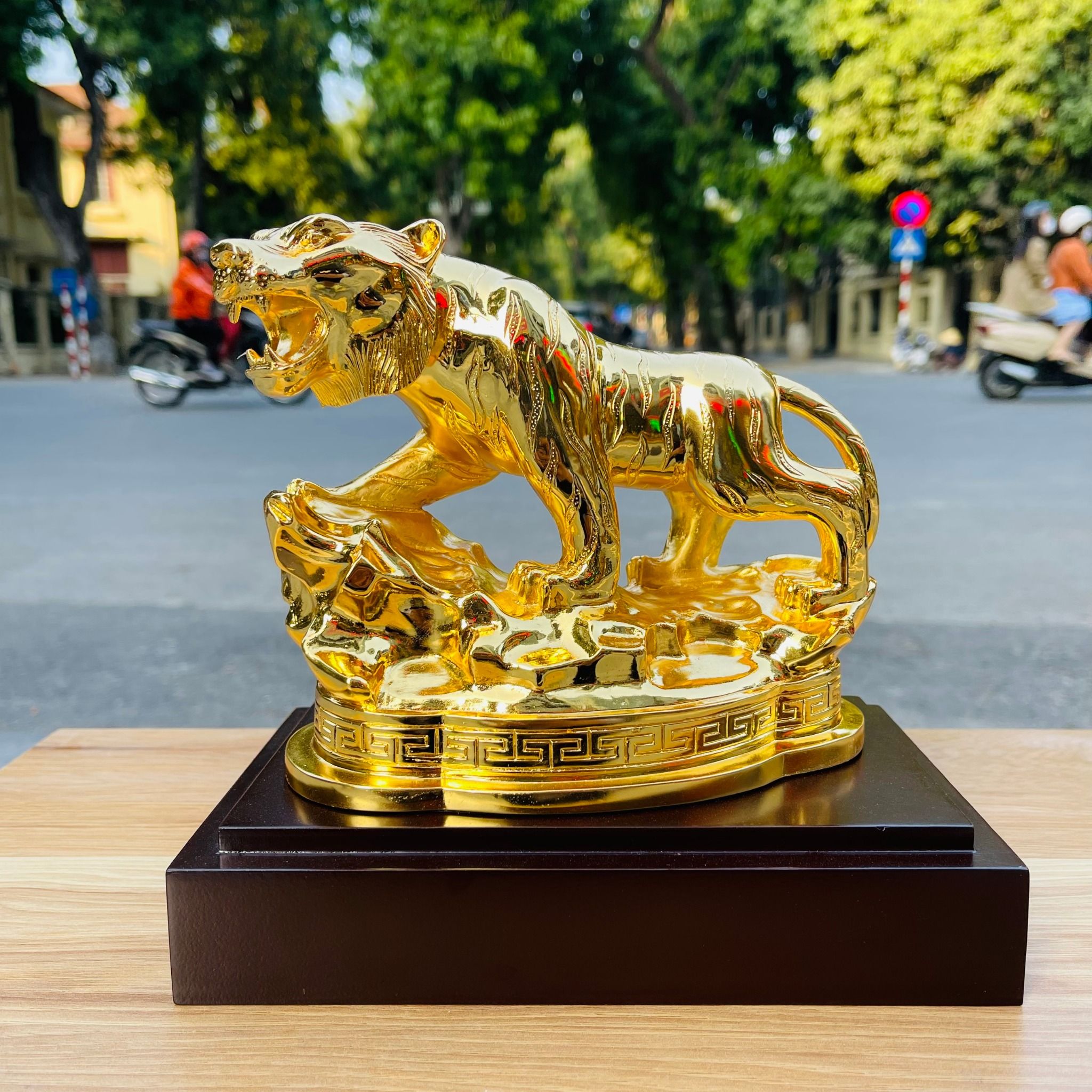 Tượng Hổ Mạ Vàng