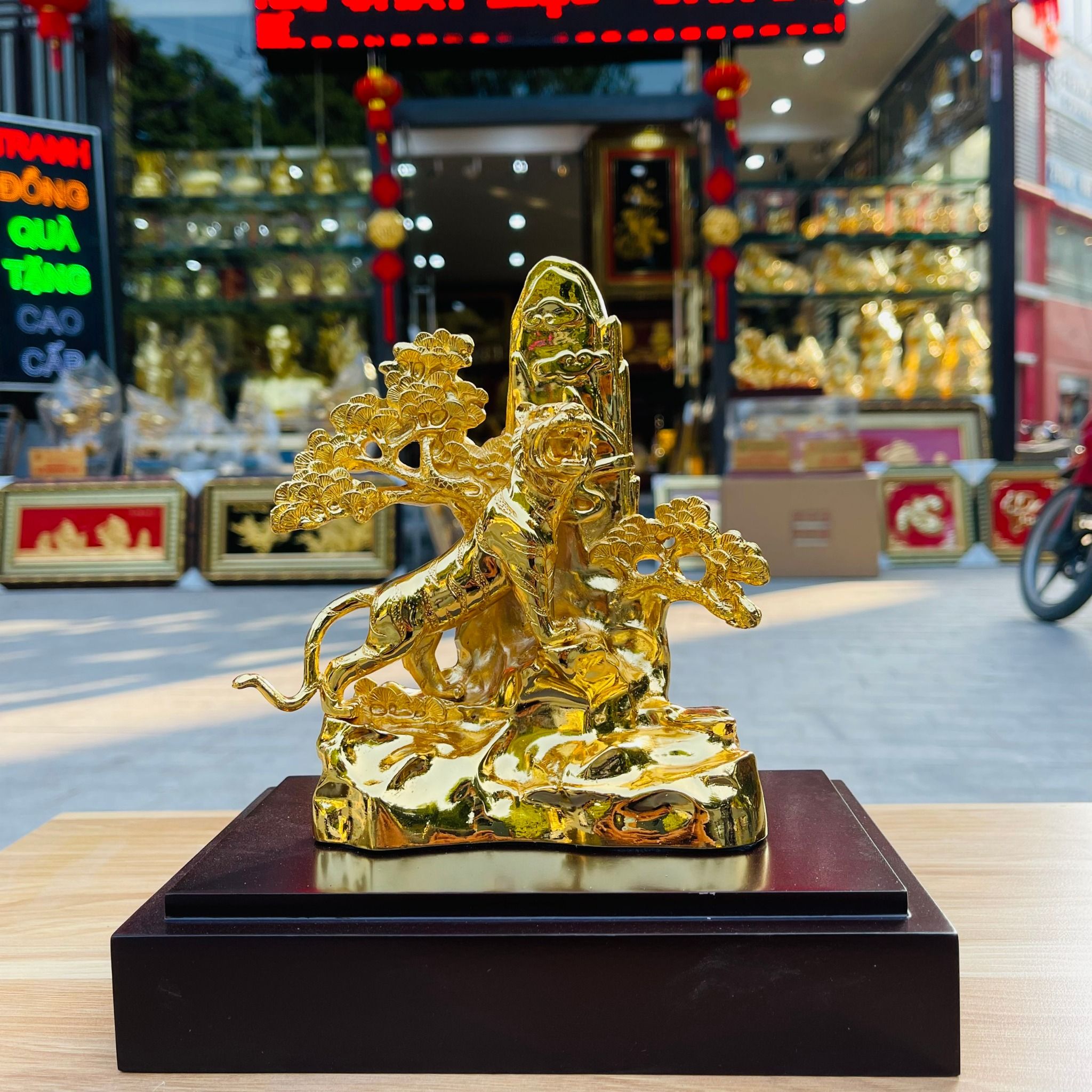 Tượng Hổ Mạ Vàng