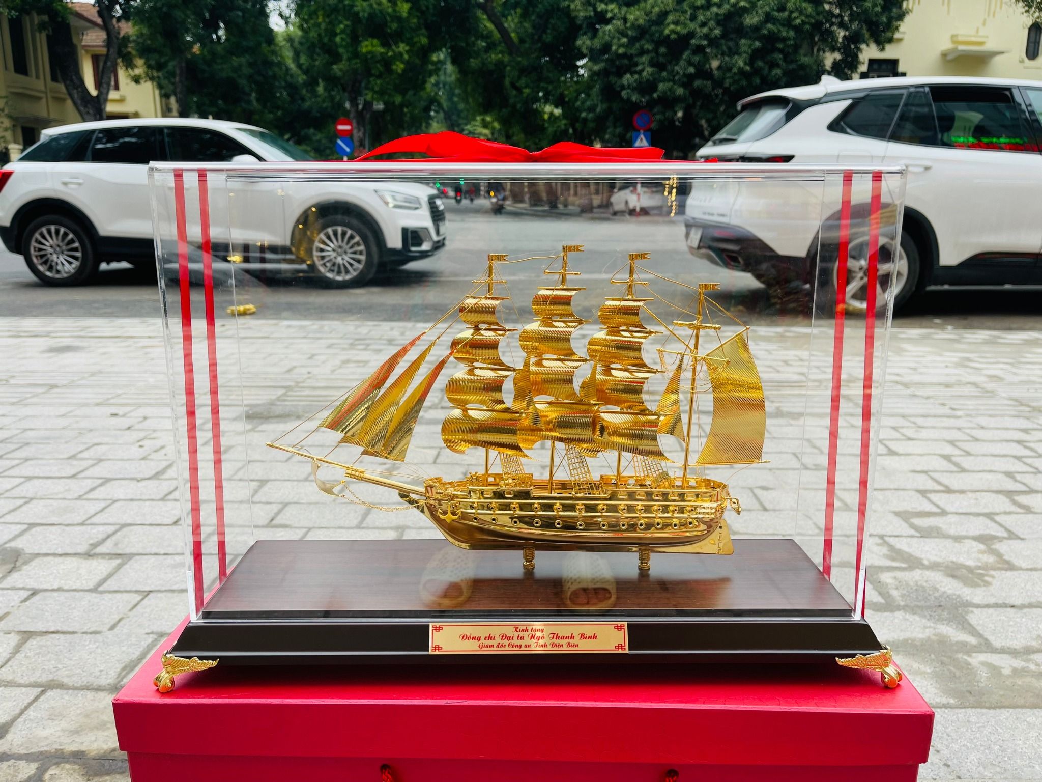 Thuyền Buồm Mạ Vàng - S43