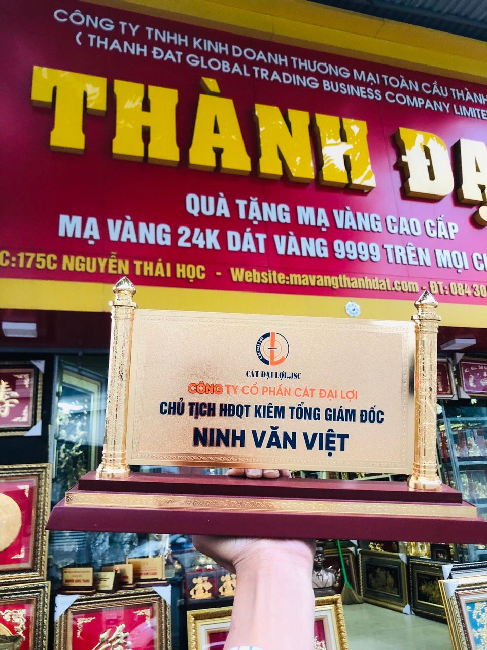 Biển Chức Danh Mạ Vàng Cát Đại Lợi