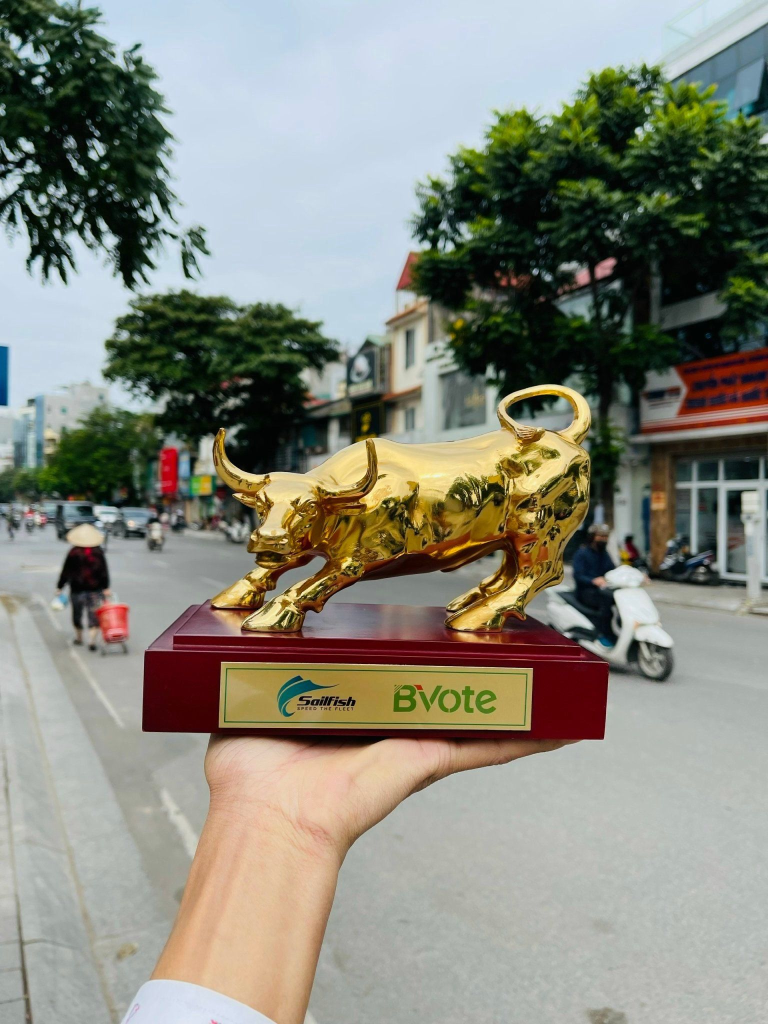 Tượng Trâu Mạ Vàng 24K