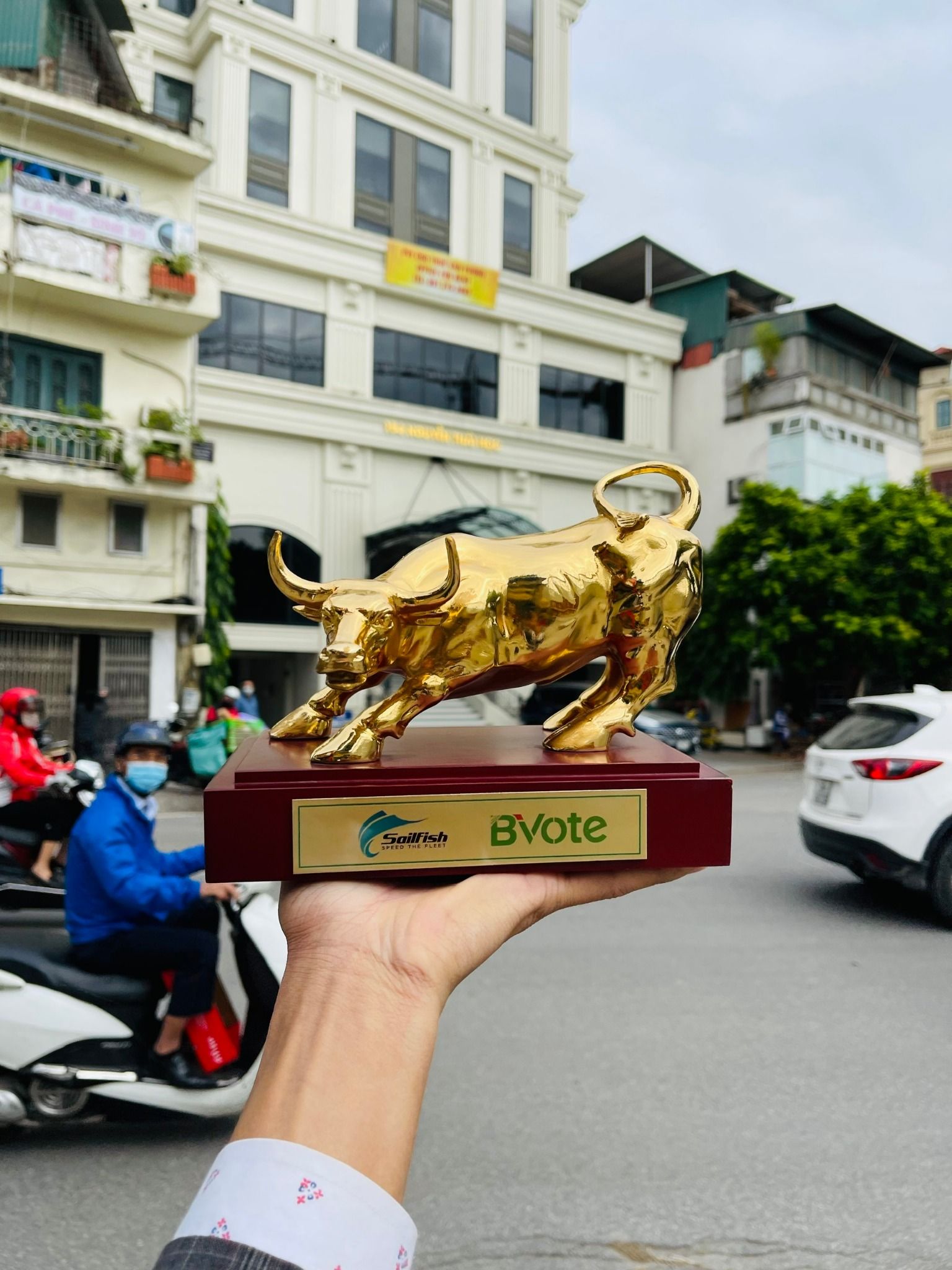 Tượng Trâu Mạ Vàng 24K