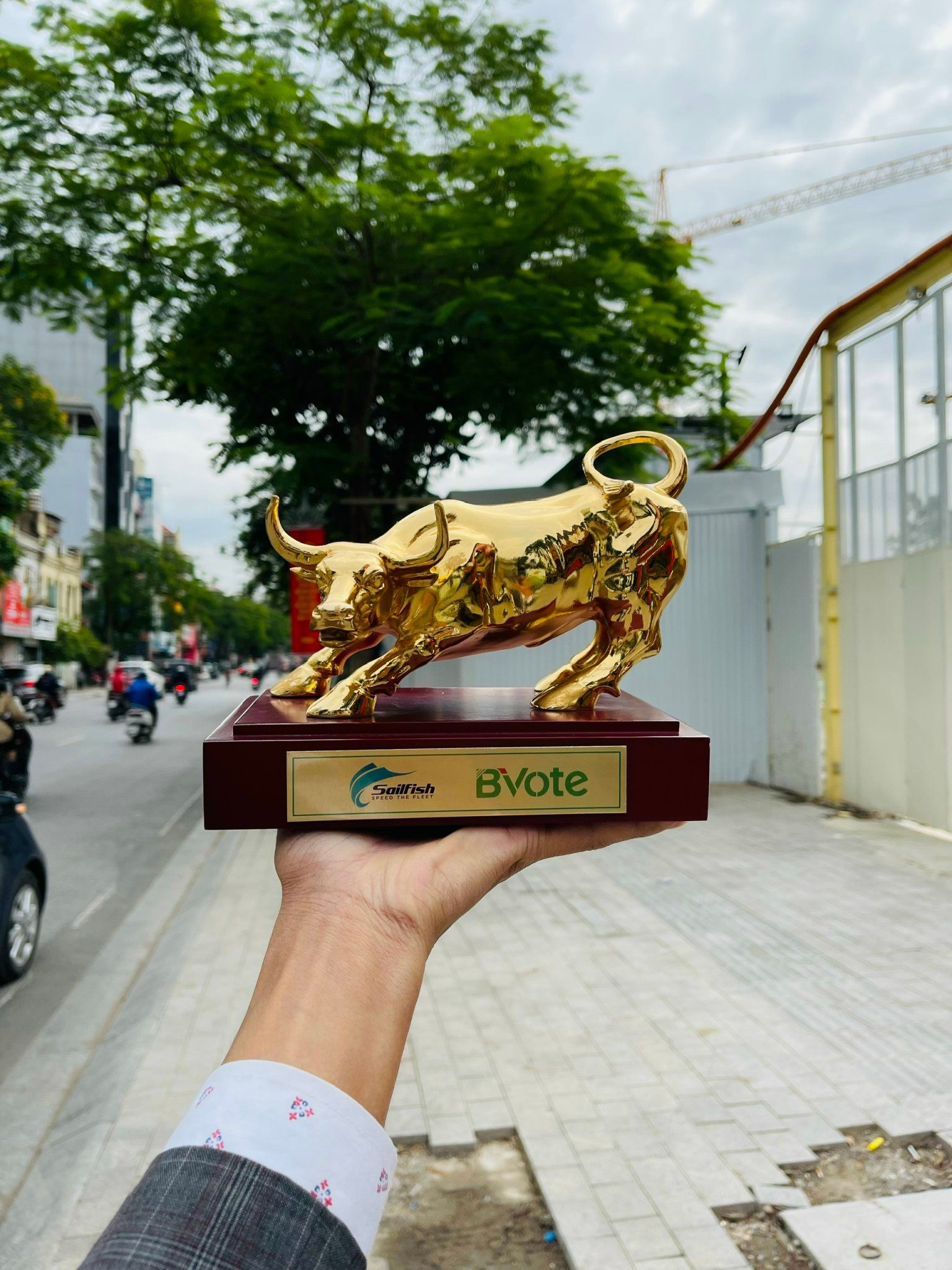 Tượng Trâu Mạ Vàng 24K