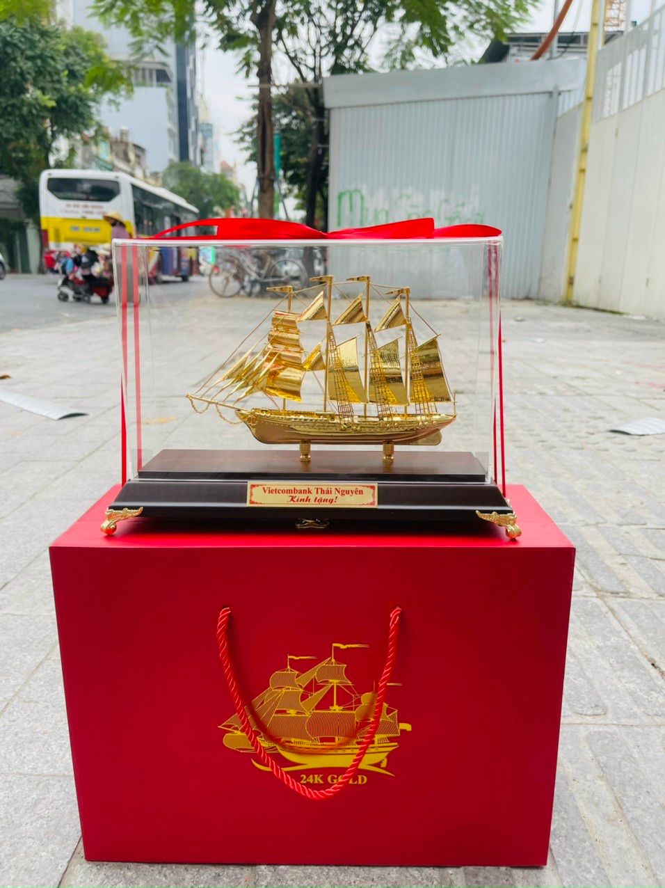 Thuyền Buồm Mạ Vàng - S068