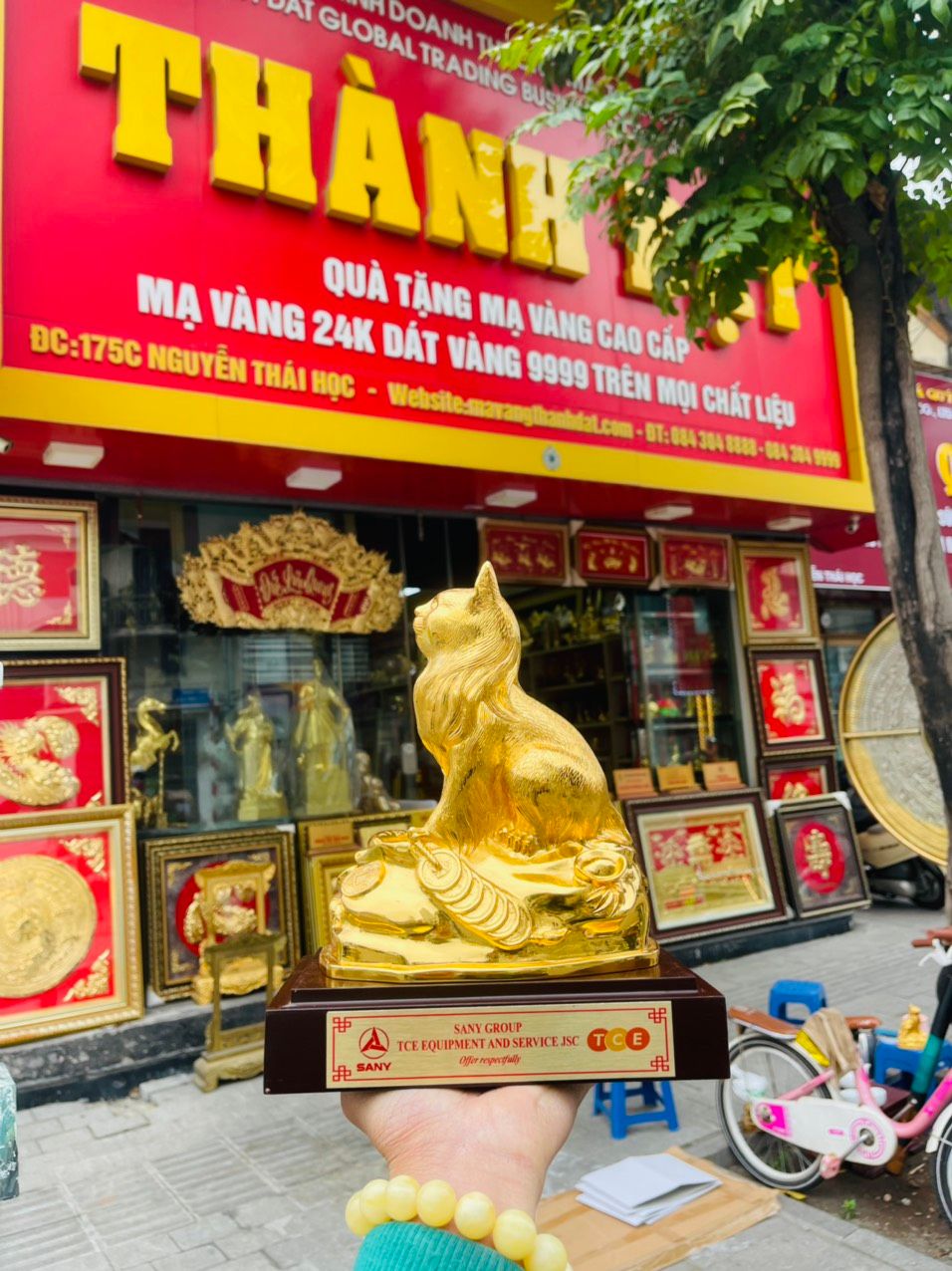 Mèo phong thủy mạ vàng