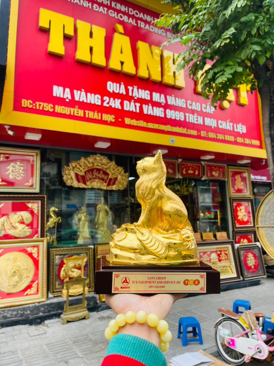 Mèo phong thủy mạ vàng