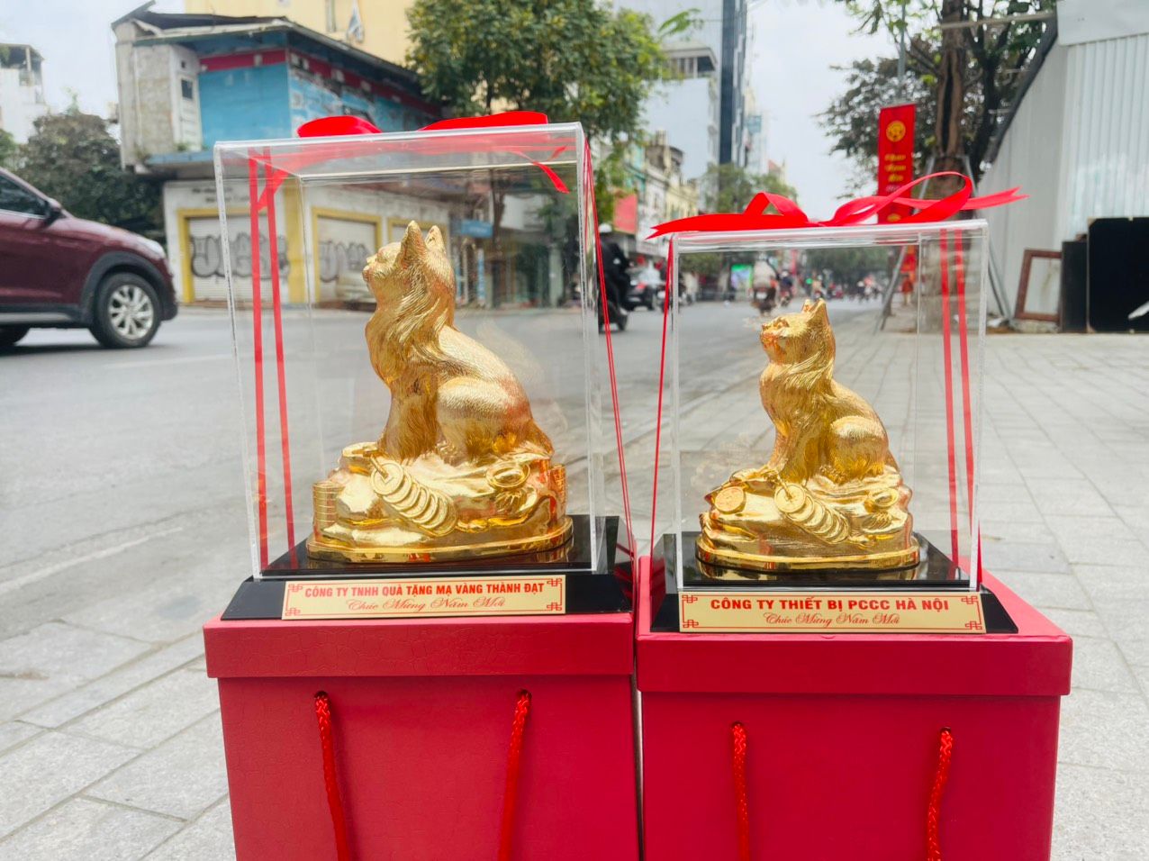 Mèo phong thủy mạ vàng