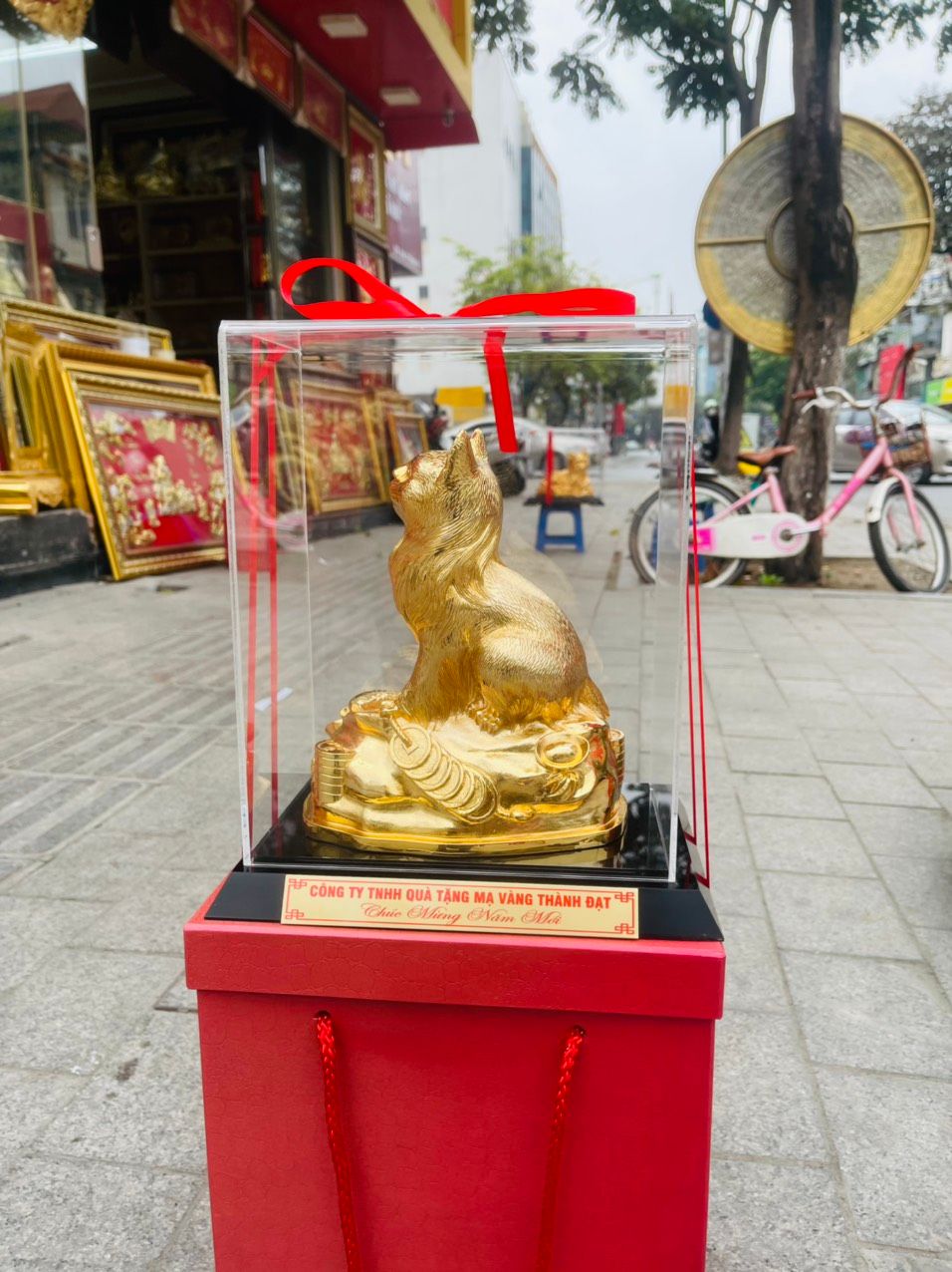 Mèo phong thủy mạ vàng