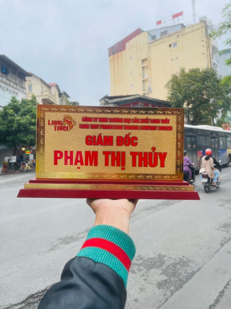 Biển Chức Danh Mạ Vàng Công Ty Long Thủy