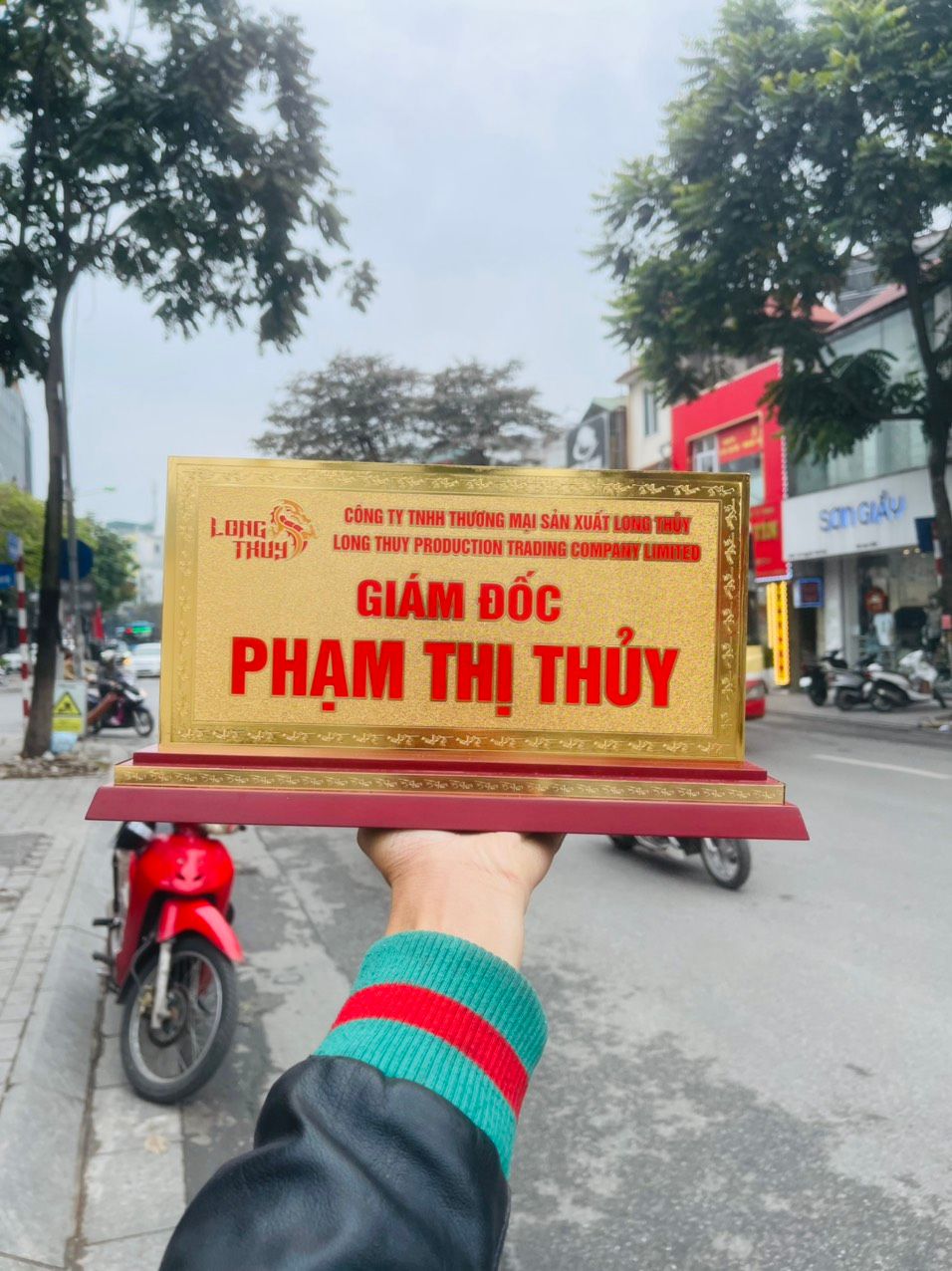 Biển Chức Danh Mạ Vàng Công Ty Long Thủy