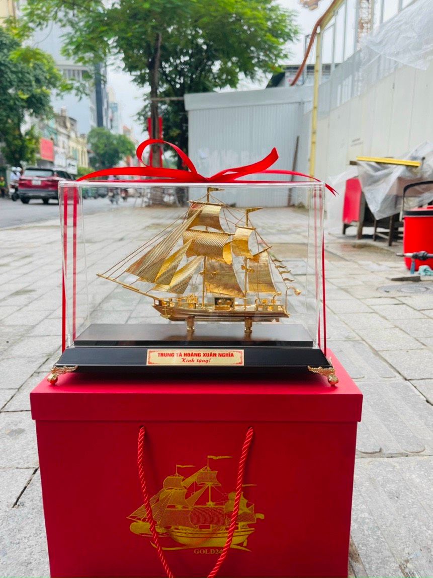 Thuyền Buồm Mạ Vàng - S068