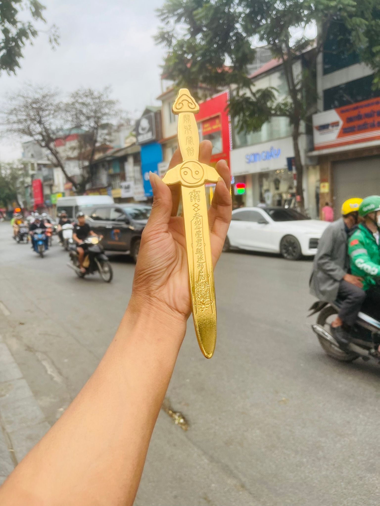 Tỵ Tà Bảo Kiếm