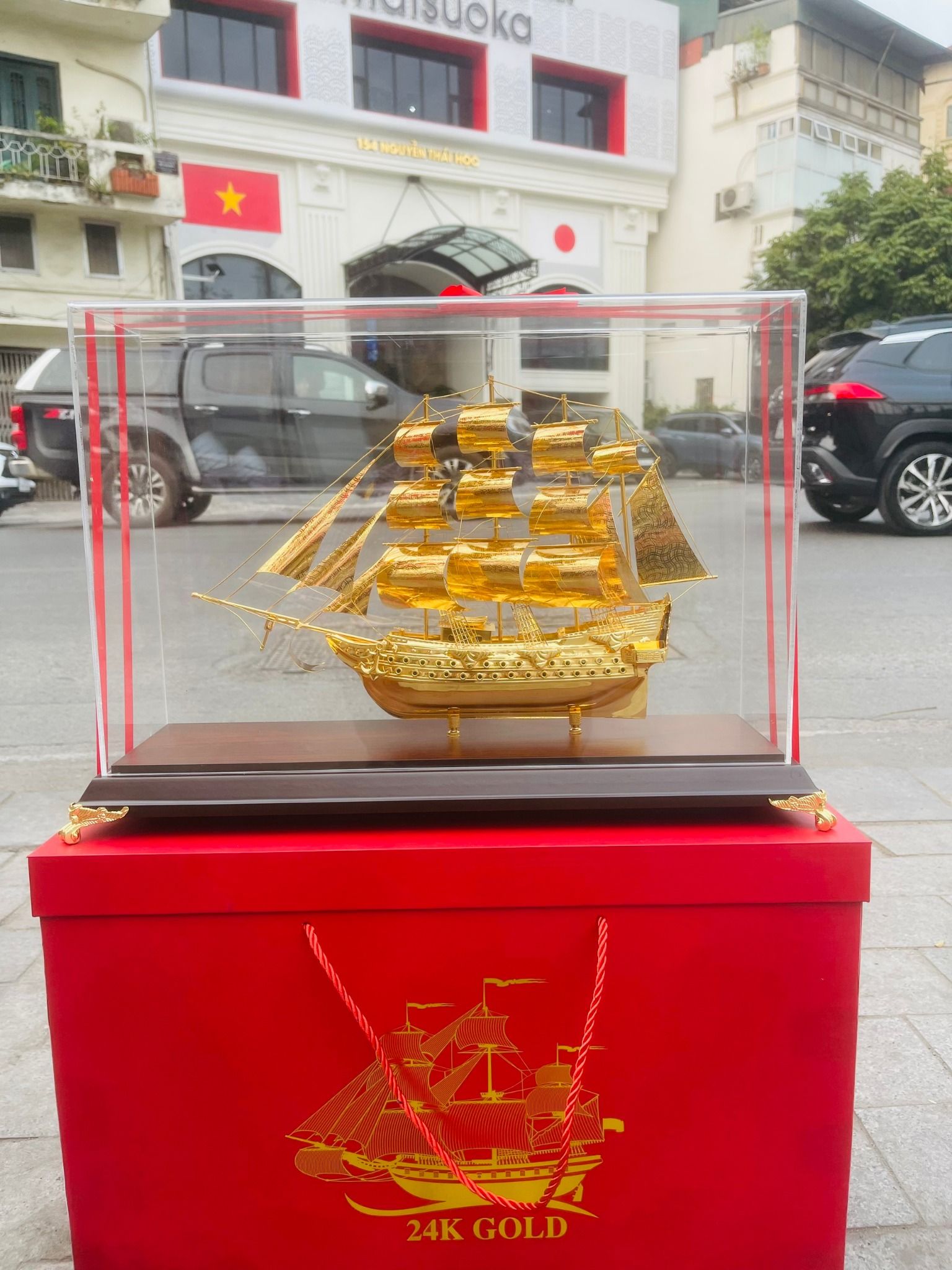 Thuyền Buồm Mạ Vàng - S45