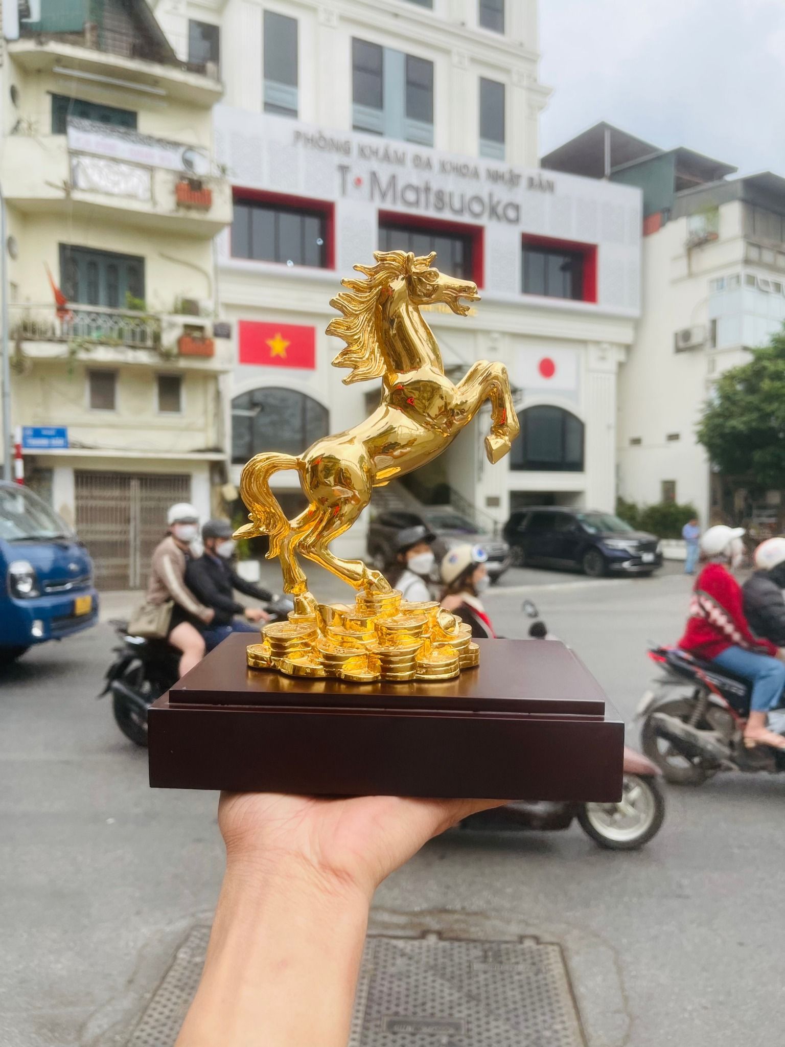 Ngựa Mạ Vàng - Mã Đáo Thành Công