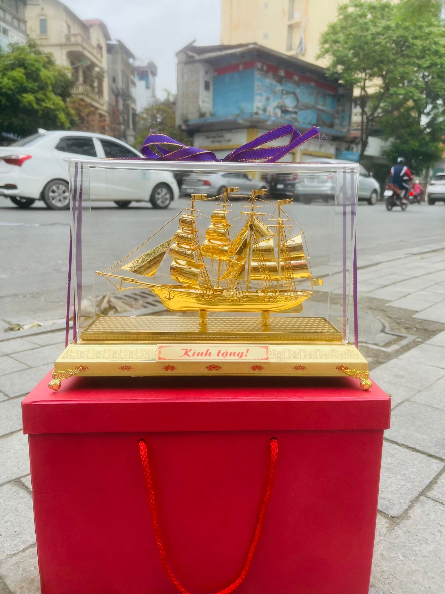 Thuyền Buồm Mạ Vàng Đế Đồng - S06