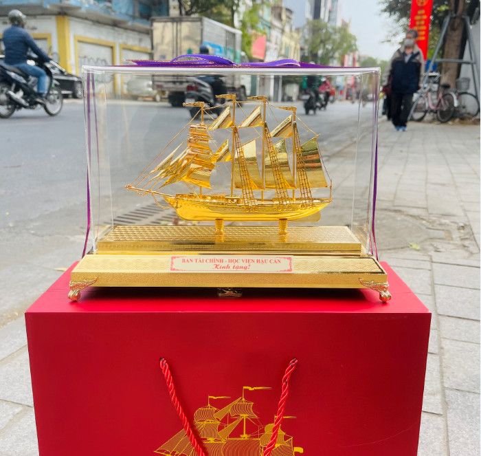 Thuyền Buồm Mạ Vàng Đế Đồng - S06