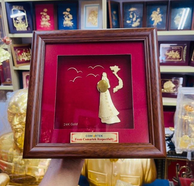 Tranh Cô Gái Việt Nam Mạ Vàng 24K