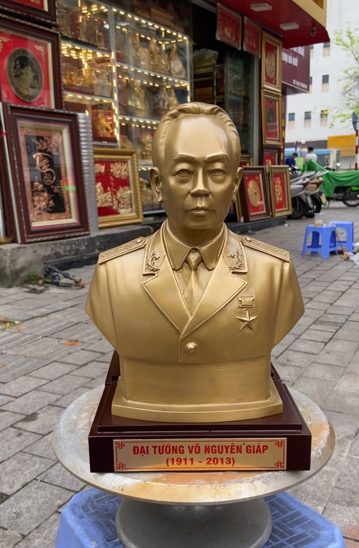 Tượng Bác Hồ cao 30